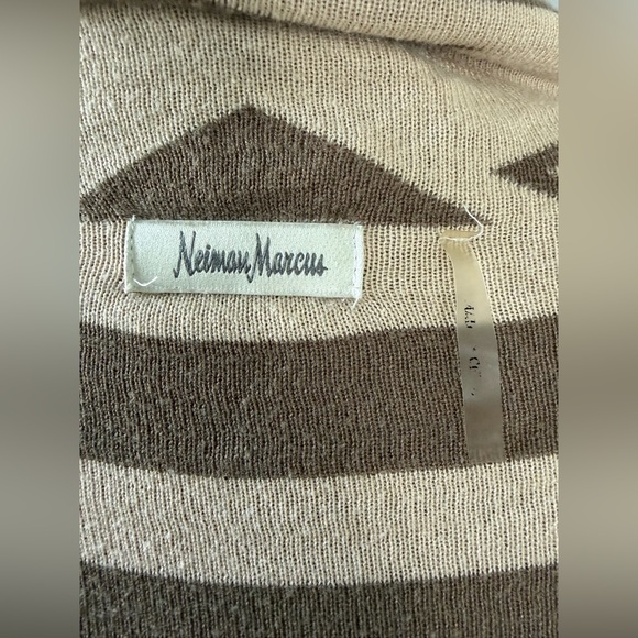 Neiman Marcus Tan Patterned Cardigan - Picture 6 of 9